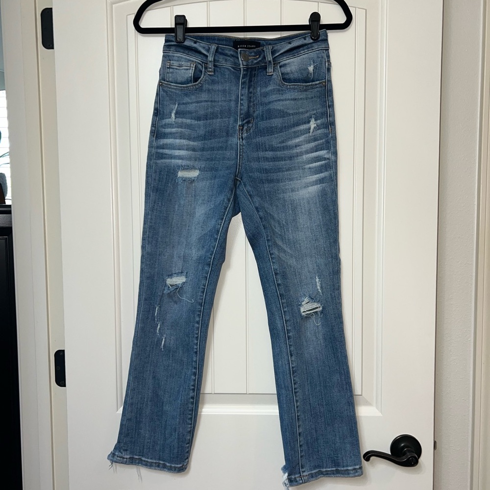 Women’s RISEN Distressed hi rise straight leg jeans ,size 25